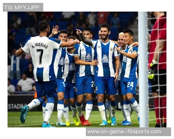 阿根廷青年人迎战卡塞罗斯大学生争夺足球赛季荣耀之战